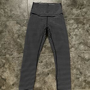 Lululemon Wunder Under Size 2